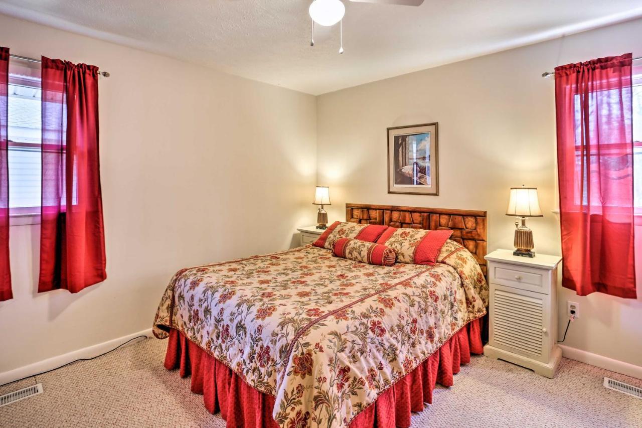 Lake Waccamaw Home With Fenced Yard And Shared Pier! Eksteriør billede