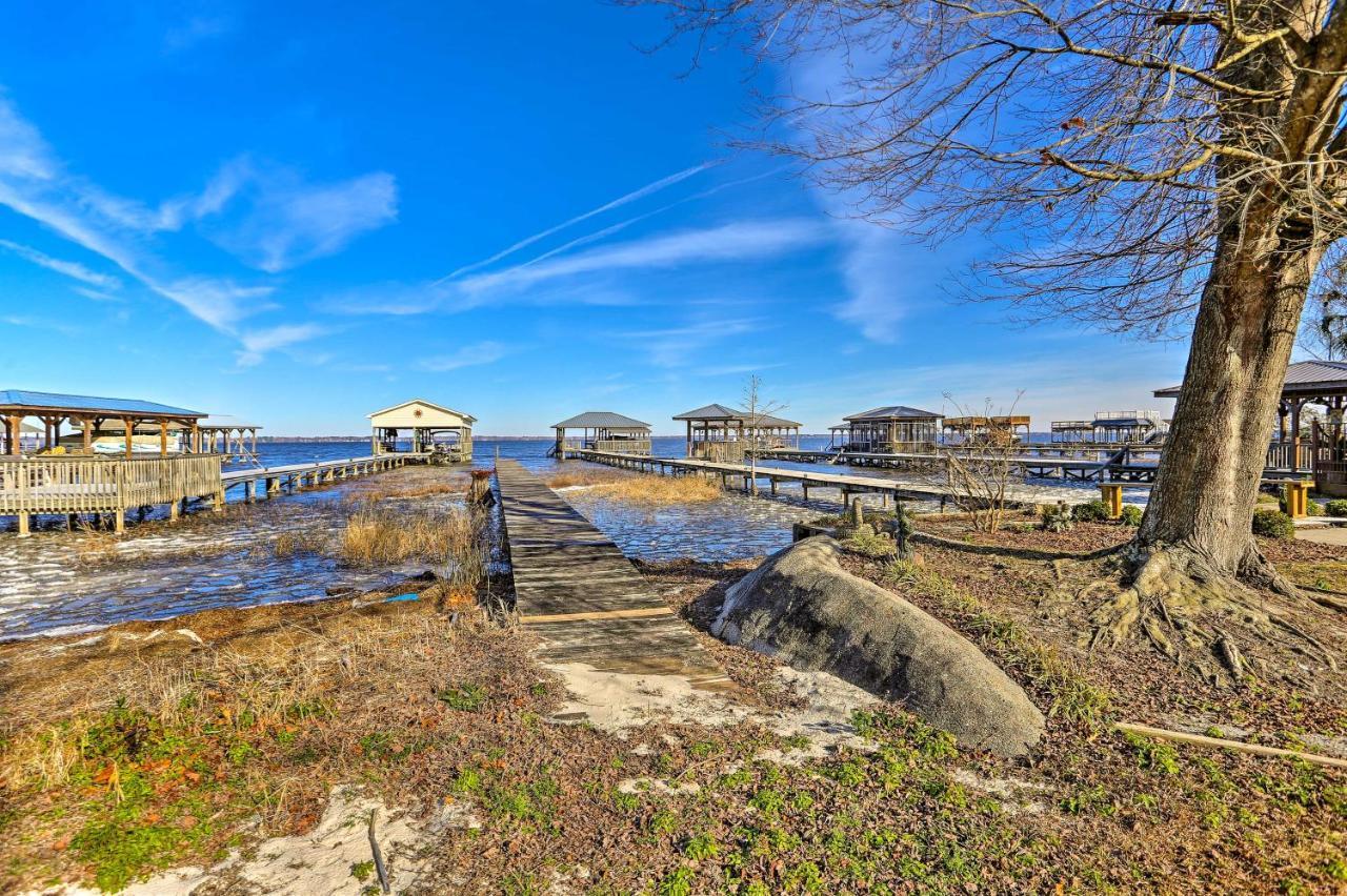 Lake Waccamaw Home With Fenced Yard And Shared Pier! Eksteriør billede
